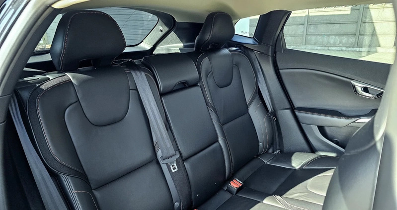 Volvo V40 cena 69900 przebieg: 144000, rok produkcji 2015 z Katowice małe 172